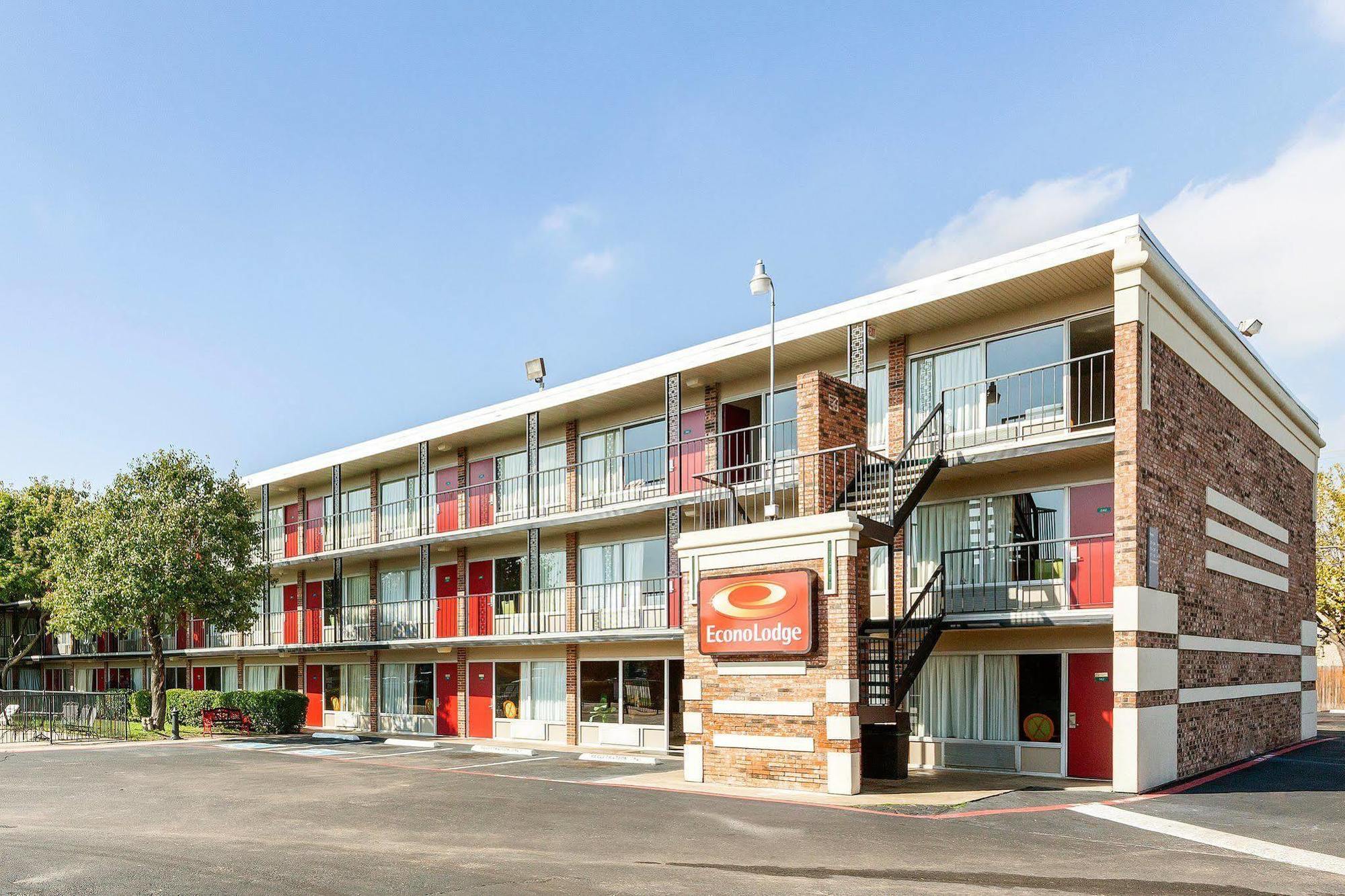 Econo Lodge Airport I-35 North Farmers Branch Buitenkant foto