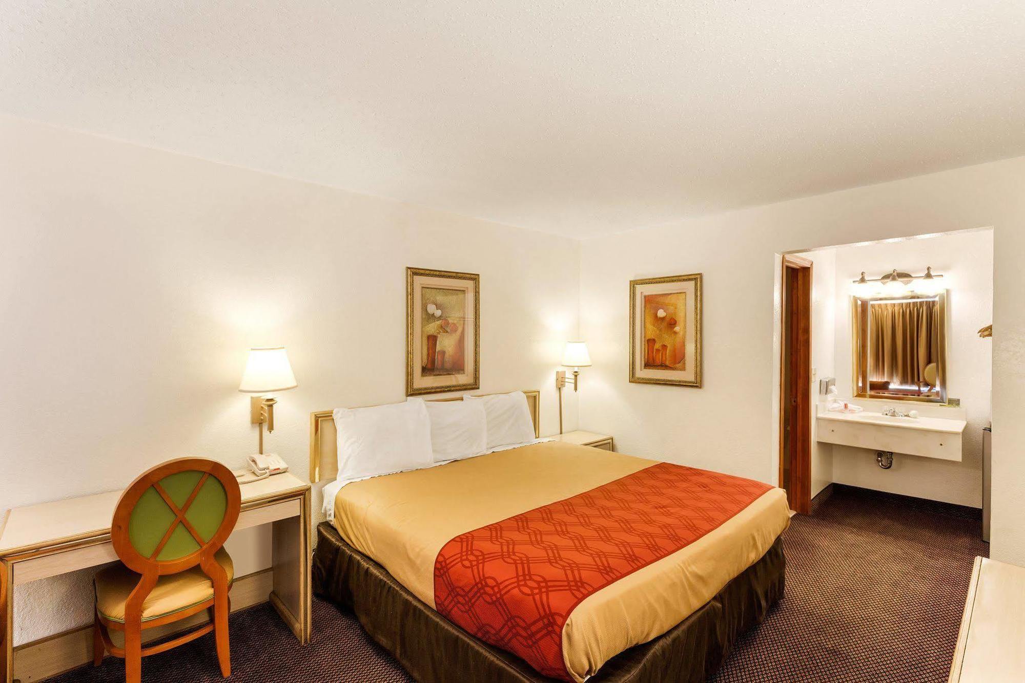 Econo Lodge Airport I-35 North Farmers Branch Buitenkant foto