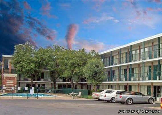Econo Lodge Airport I-35 North Farmers Branch Buitenkant foto